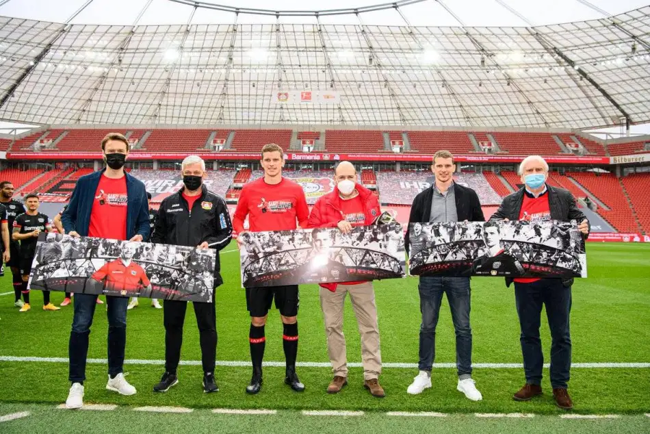Lars Bender ve Sven Bender kardeşler U. Berlin maçı öncesinde unutulmadılar