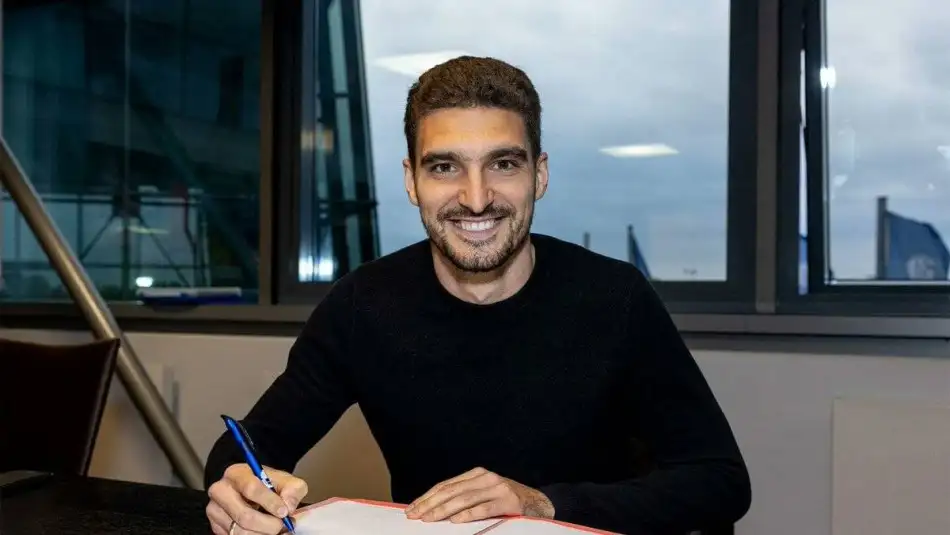 Schalke 04 Stuttgart'ta forma giyen Marcin Kaminski'yi bedelsiz olarak transfer etti