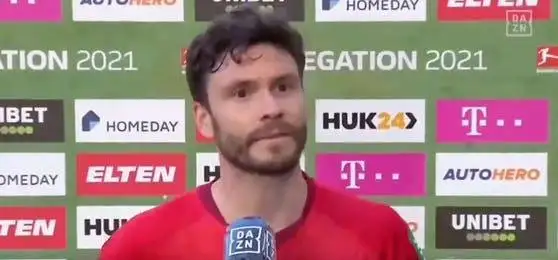 Köln kaptanı Jonas Hector maç sonu röportajında muhabiri azarladı
