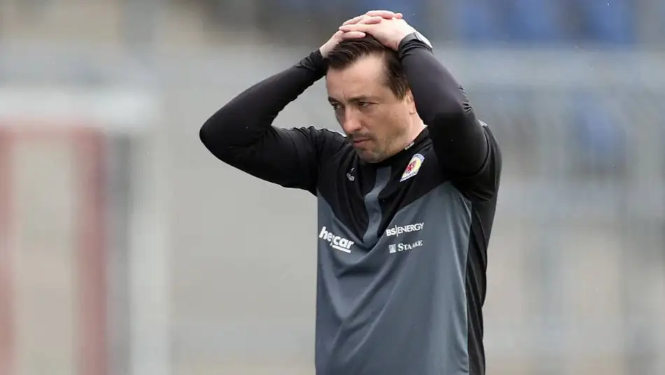 Eintracht Braunschweig 41 yaşındaki teknik direktör Daniel Meyer'in görevine son verdi