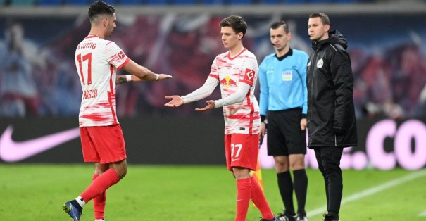 Bundesliga'da bir genç futbolcu daha sahalarda yerini aldı