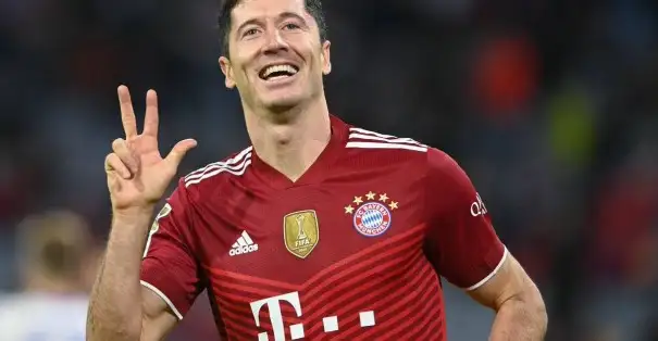Robert Lewandowski Bundesliga'daki 300. golünü kaydetti