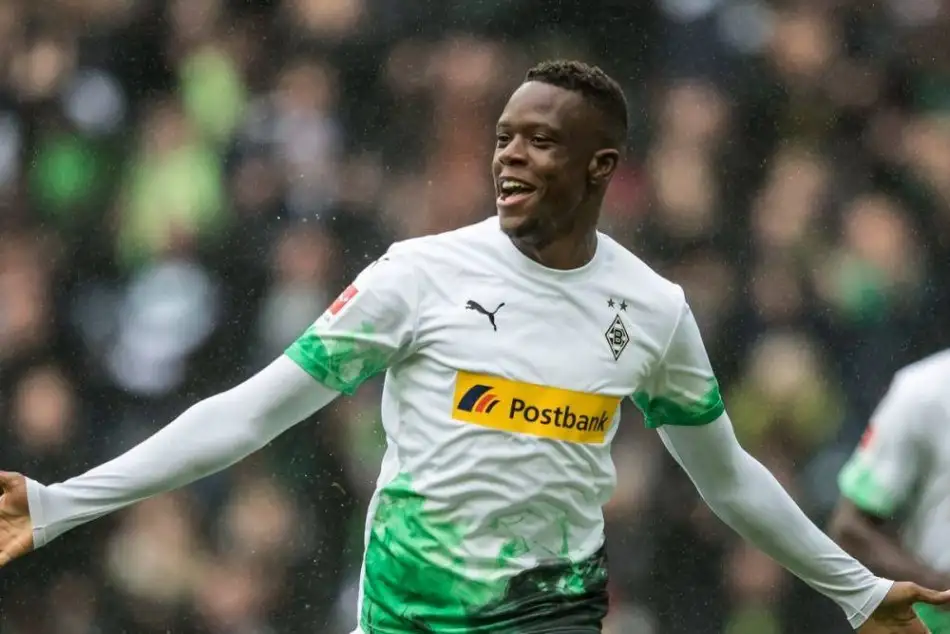 Manchester United Denis Zakaria ile yakından ilgileniyor