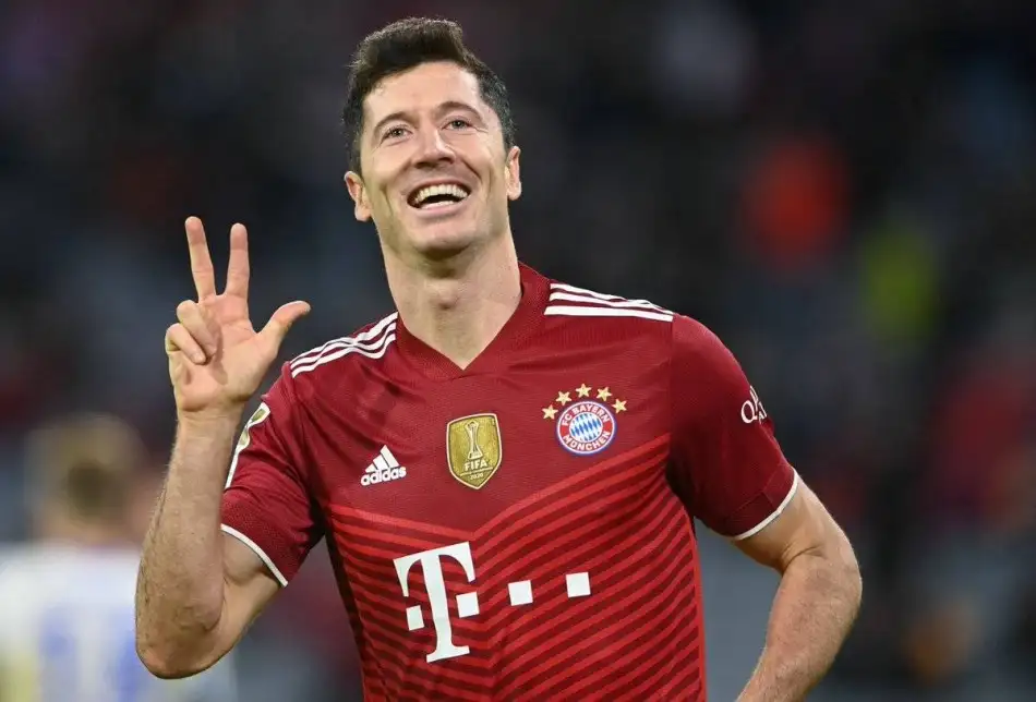 Robert Lewandowski Bundesliga'daki 300. golünü kaydetti